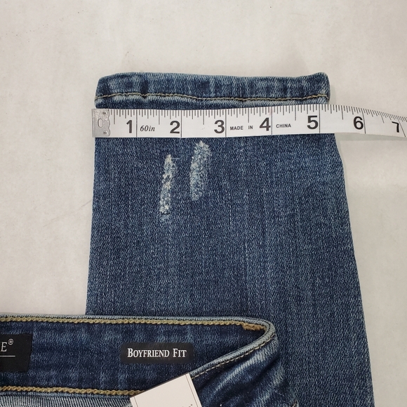 Judy Blue Mid Rise Boyfriend Fit with Stretch Sz 3/26 NWT Distressed MD Wash - Picture 10 of 12